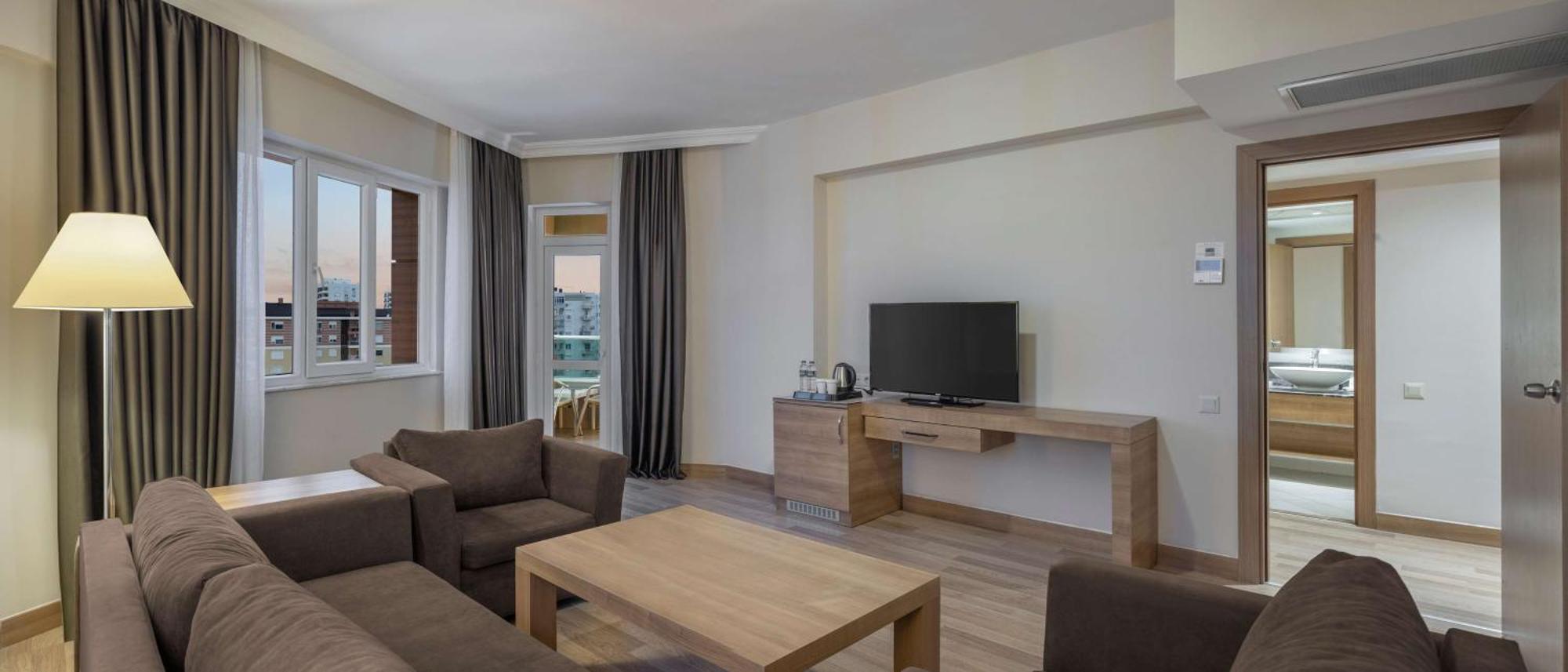 Wyndham Garden Lara Otel