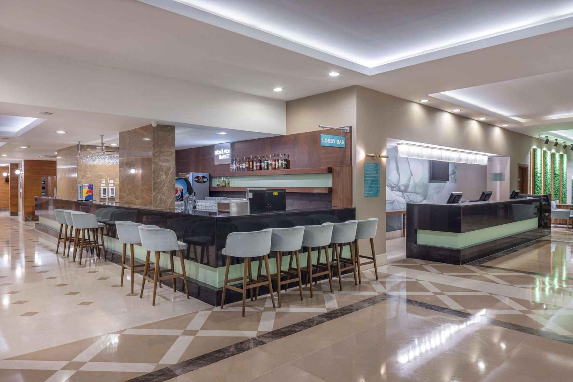 Wyndham Garden Lara Otel 4*